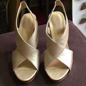 Nine & Co. 5” heel with 1” platform toe.